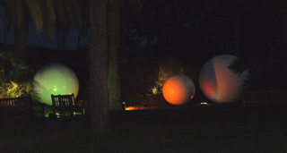 GIARDINO CON sfera GONFIABILI GIGANTI 